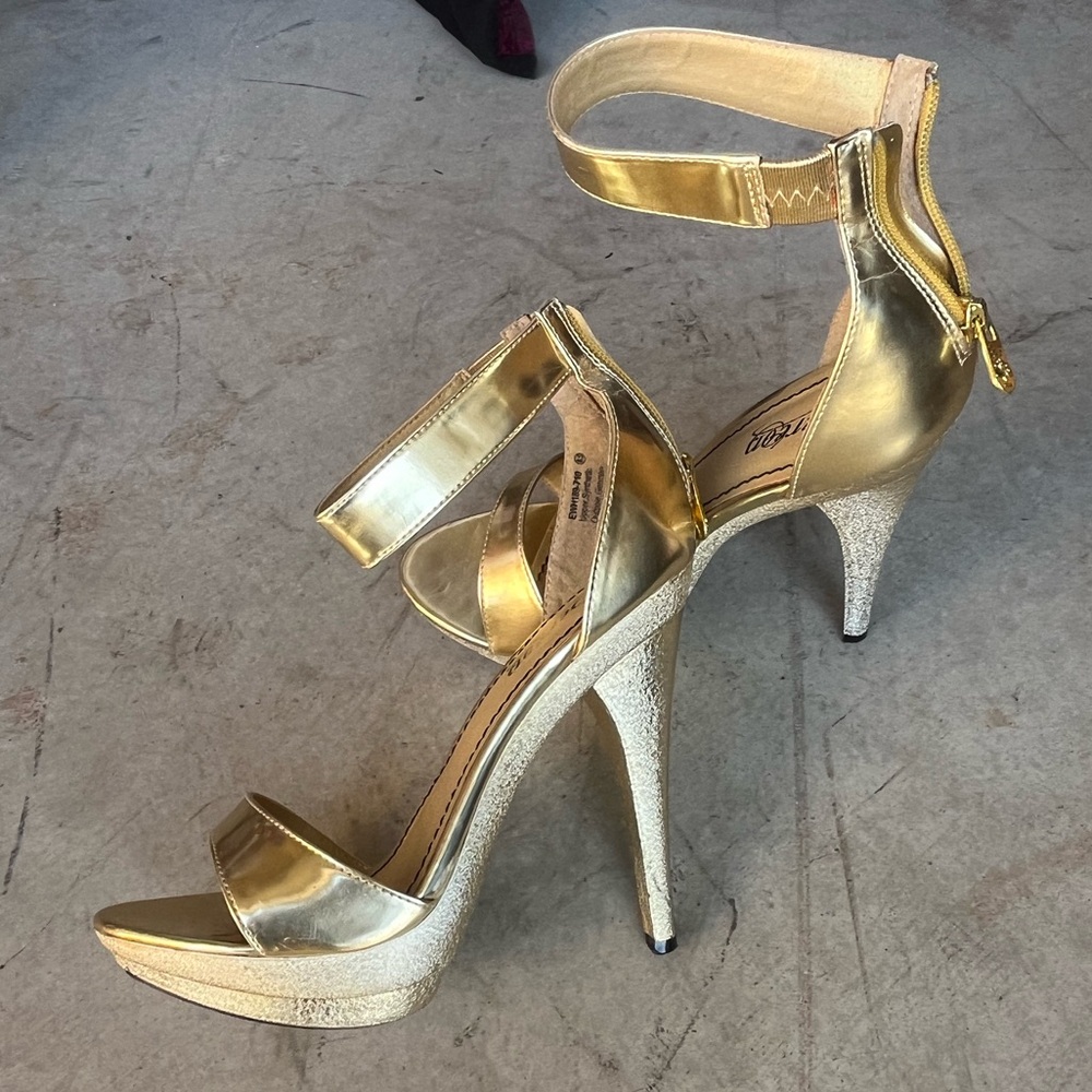 Dereon Gold Strappy Heels with Stiletto